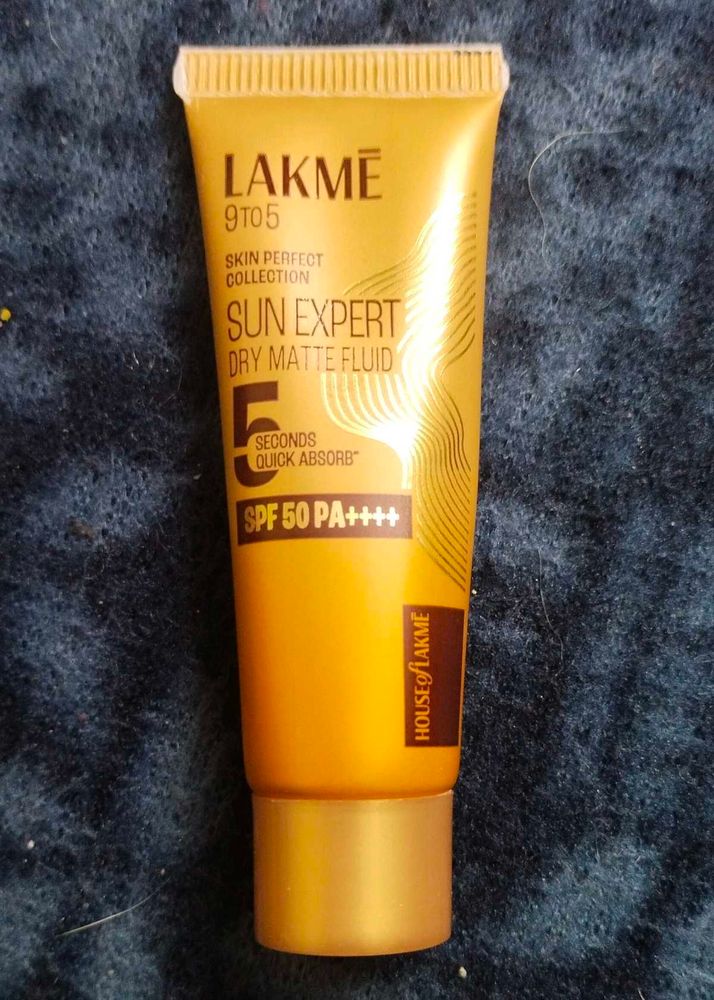 Lakme Sun Expert Dry Matte Fluid