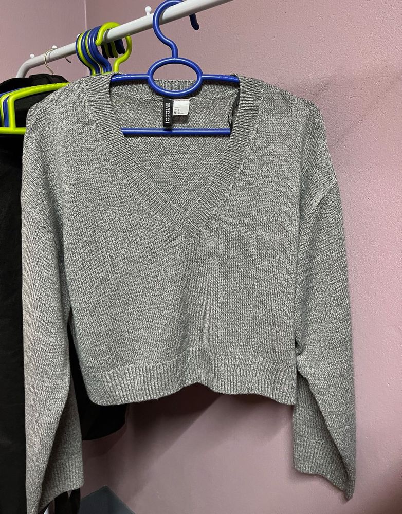 H&amp;M Grey V-Neck Cropped Sweater( length 18in)