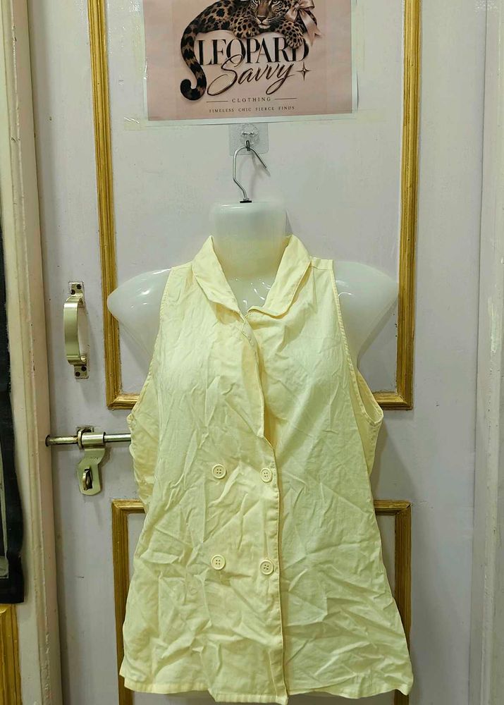 Women's Sleeveless Collared Button-Up Top
