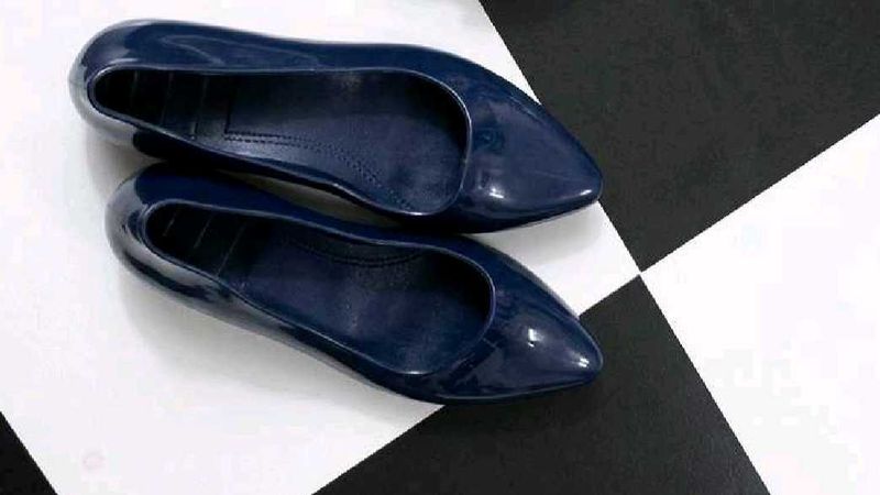 Chic Navy blue formal sandals
