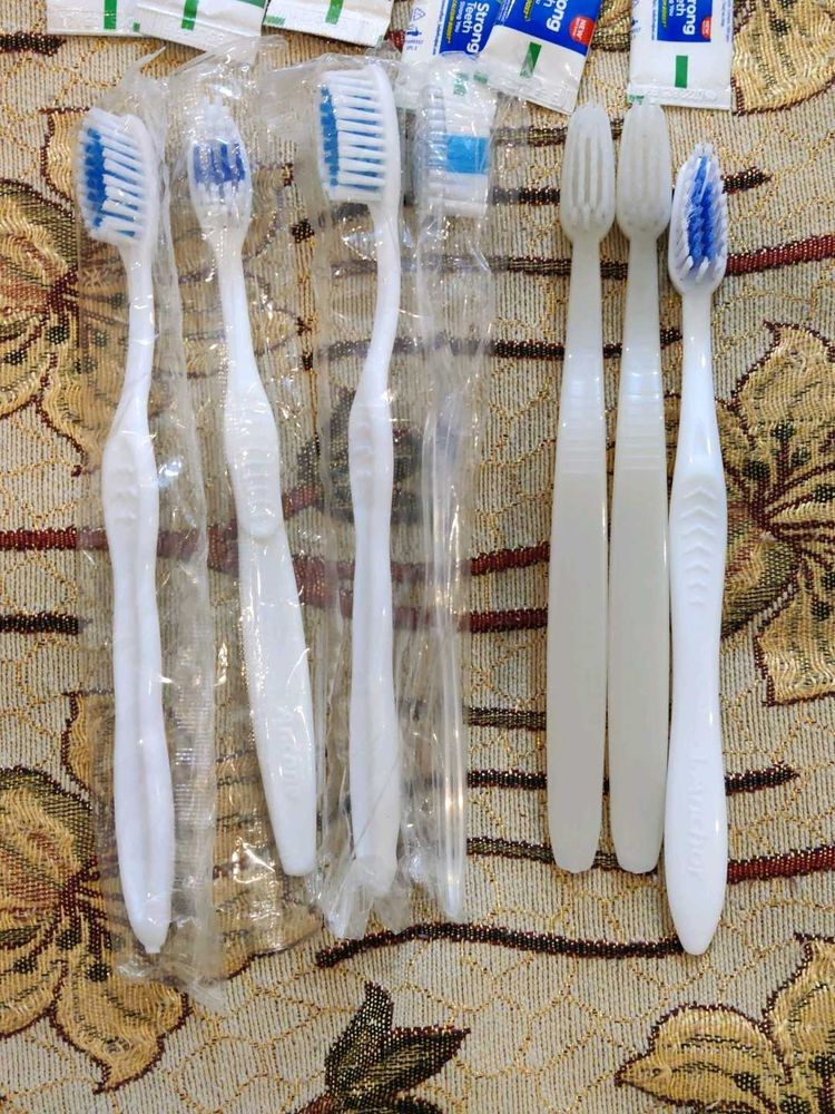 Toothbrushes - Lot of 7