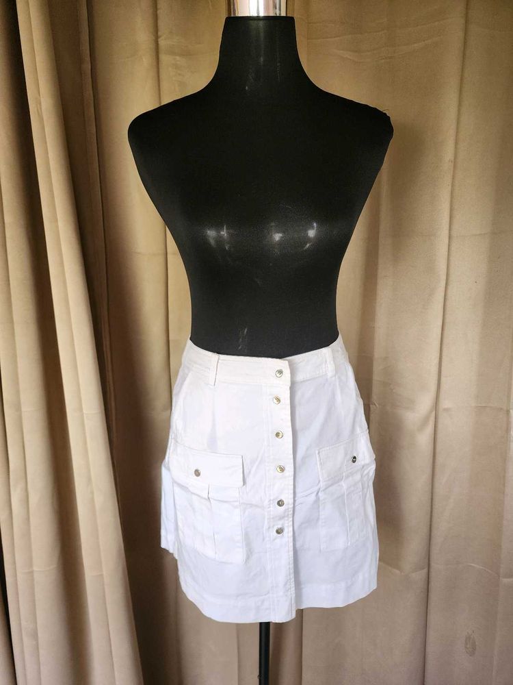 Chic White Cargo Skirt