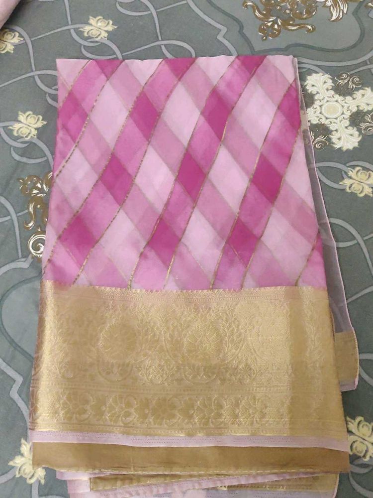 Elegant Pink Saree with Golden Border🌸💕