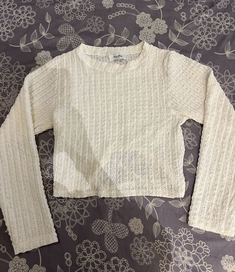 Super cute off-white  long sleeve top 🥥