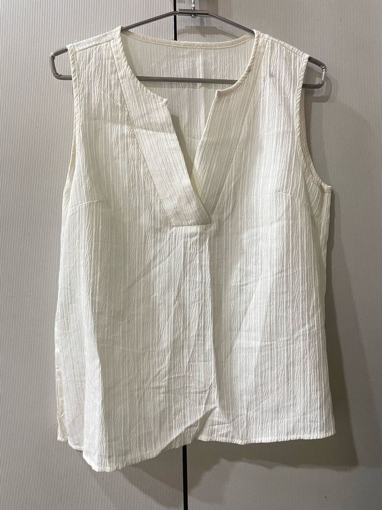 Casual Sleeveless V-Neck White Top