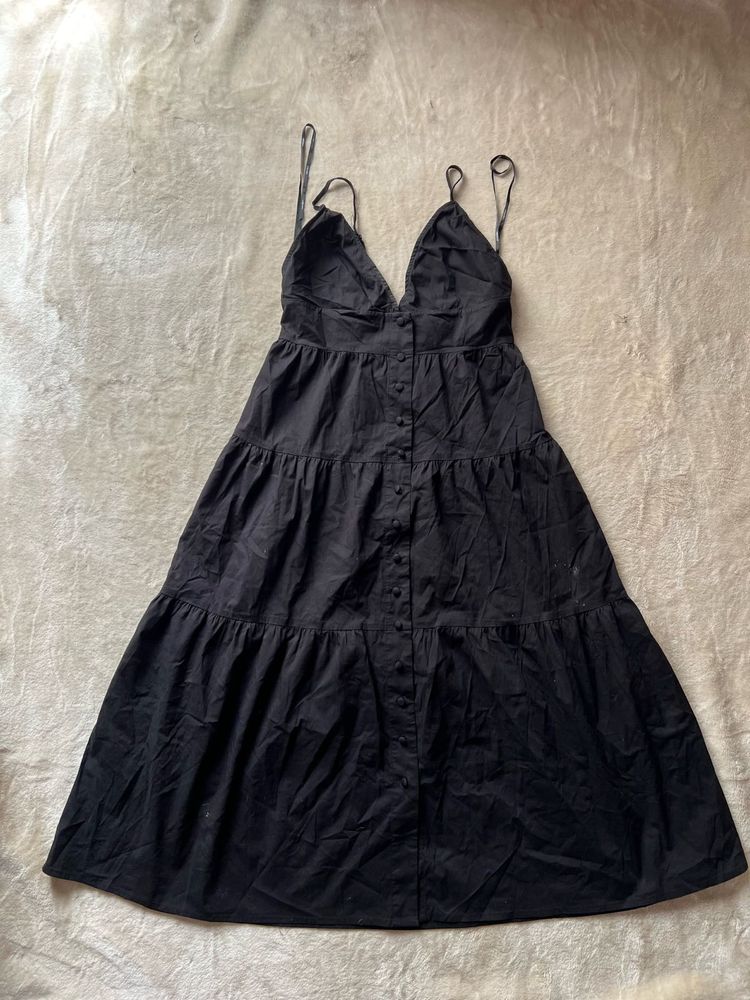 Chic Black Tiered Midi Dress