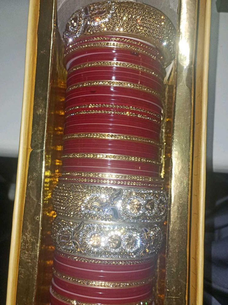 Bridal Chura Set, red and gold chuda wit