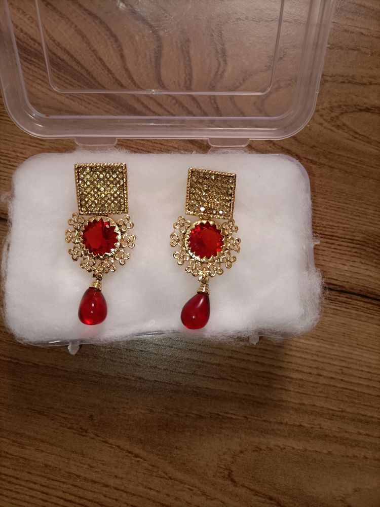 RED DIAMOND GOLD COLOUR EARINGS