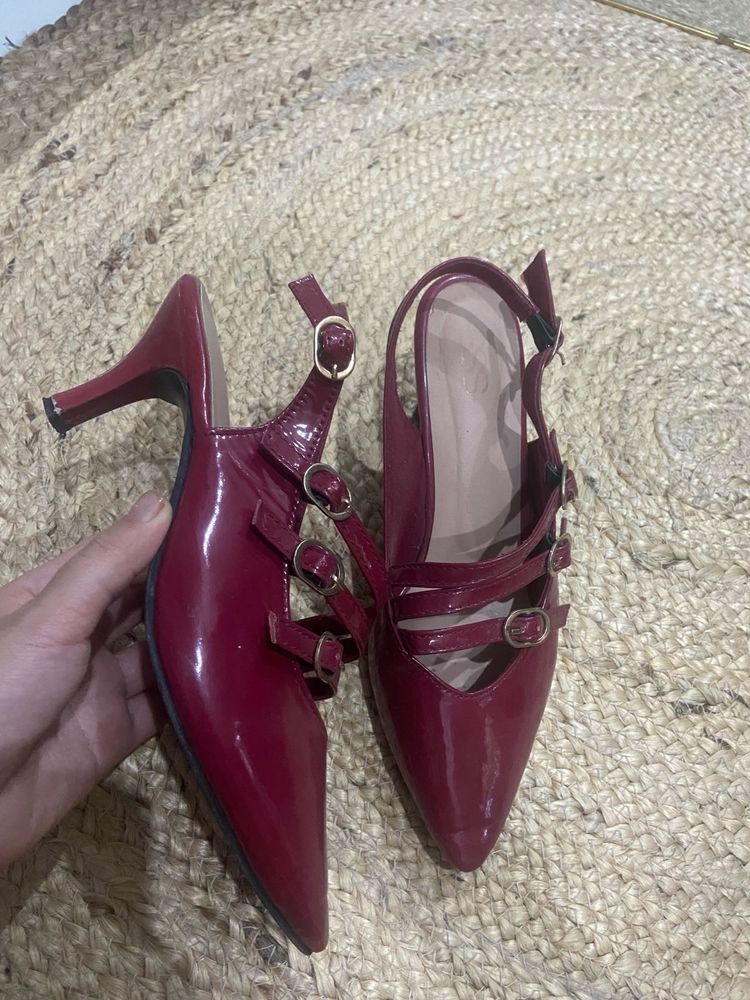 set of 2 heels  Red Patent &amp; blue kitten he