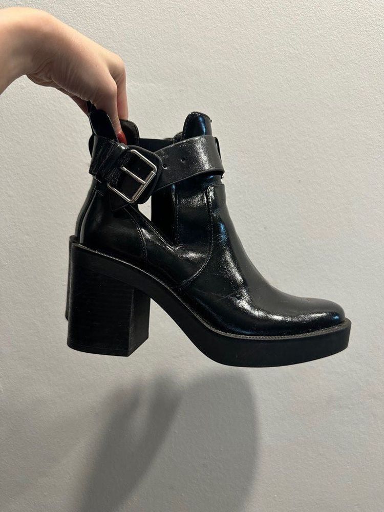 Chic Black Buckle Ankle Boots