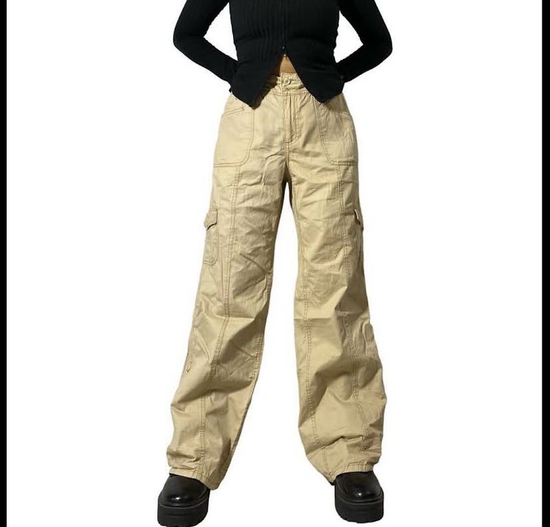 Adjustable drawstring beige cargo pant