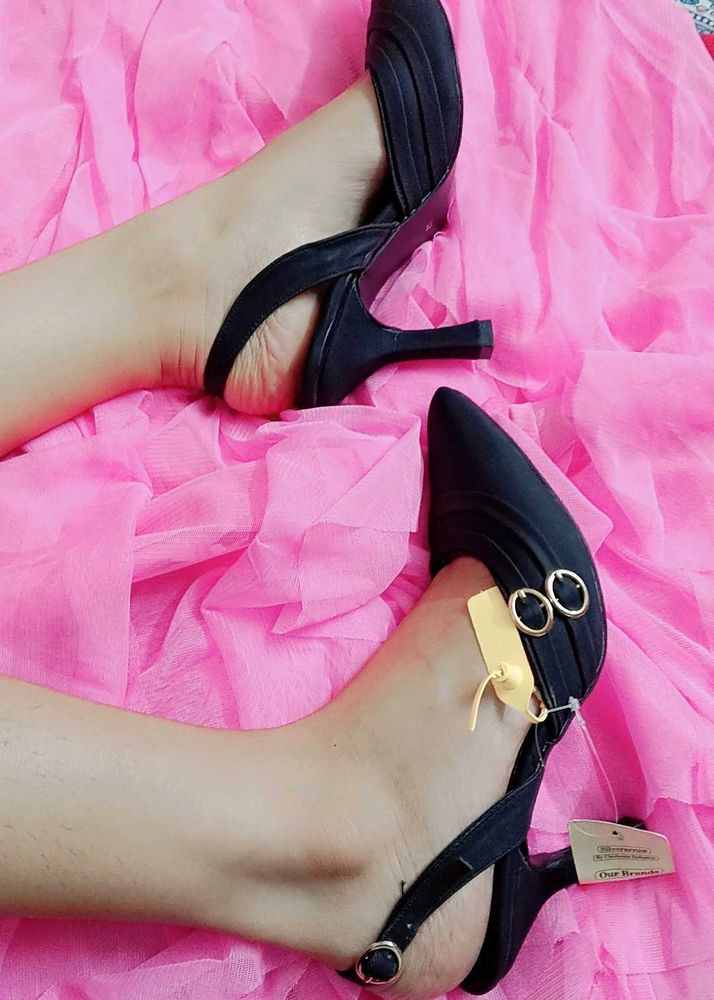 SOLID BLACK WITH GOLDEN WORK HEELS