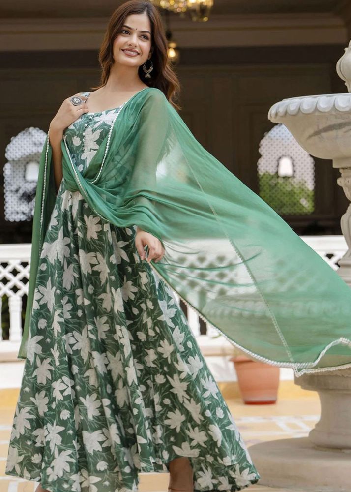 Floral printed sleeveless kurta with dupatta