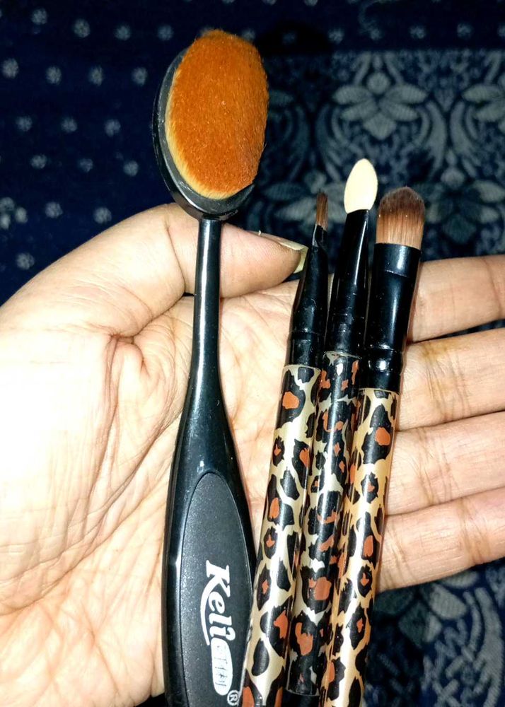 Foundation, Eyeshadow,and Lipstick Brush