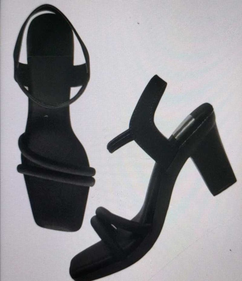 Black drift heeled block heel