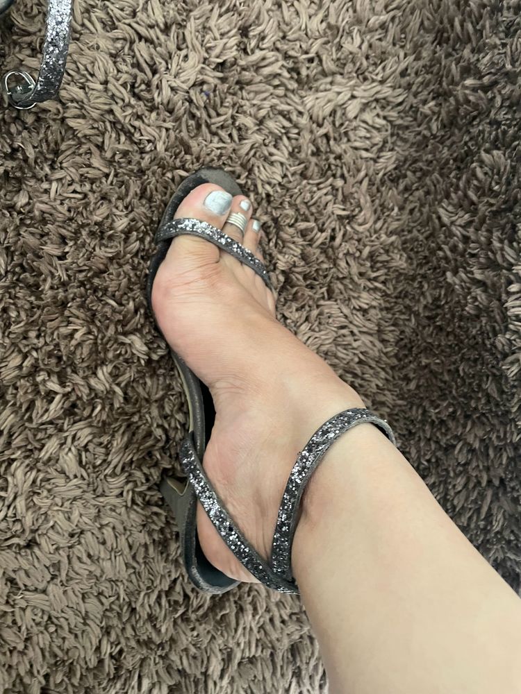 Used Curiozz Grey Heels