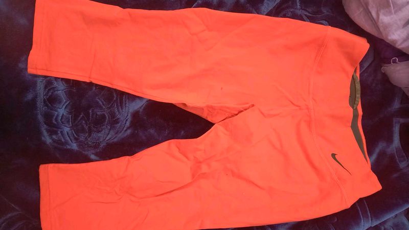 Nike Cropped Active Wear