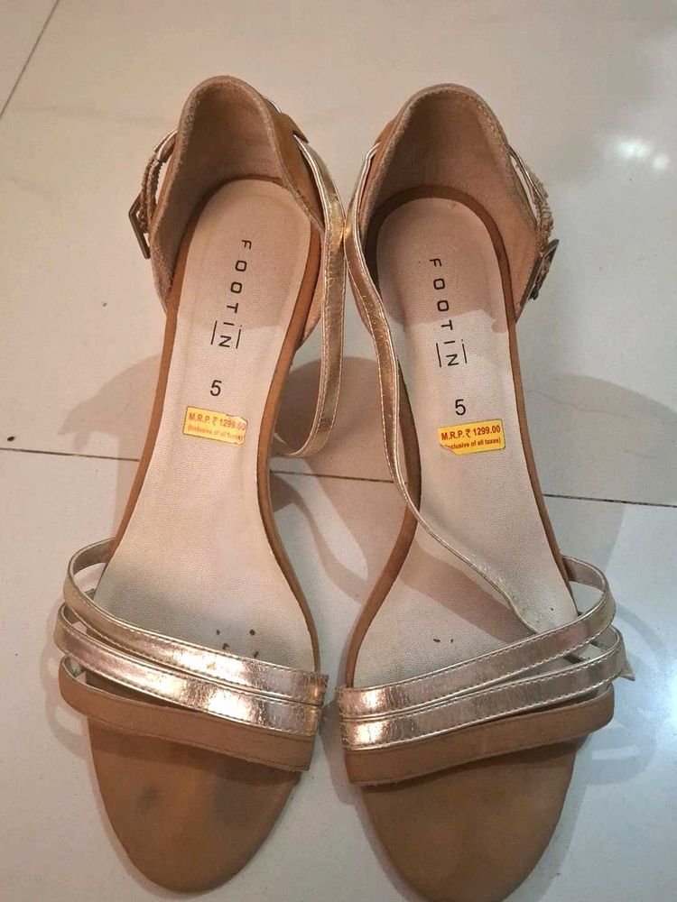 Footin Tan &amp; Gold Heels - Size 5