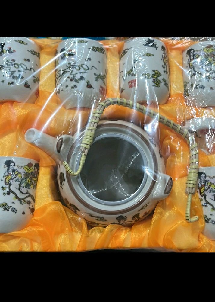 Set Of 6 Porcelain Cups With One Kettle