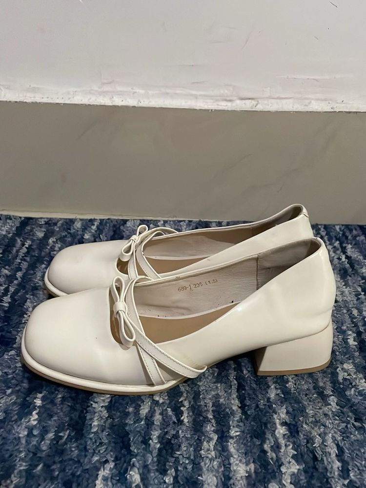 Chic White Bow Ballerina Flats