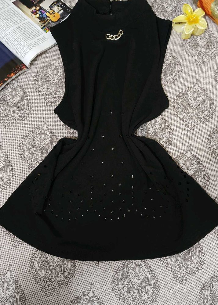 Chic Black Sleeveless Cutout Dress