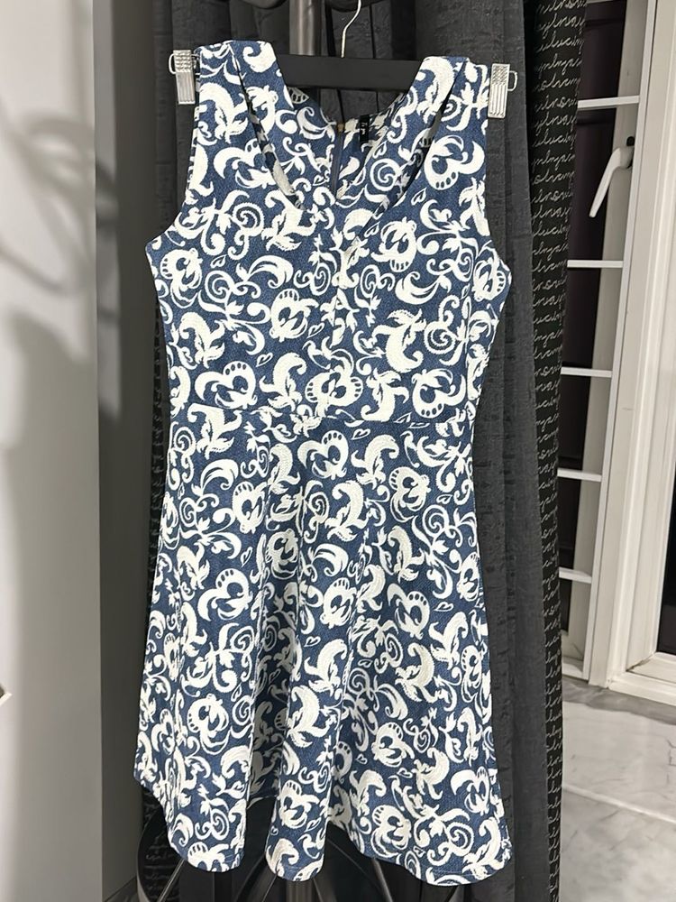 Blue &amp; White Floral Sleeveless Dress