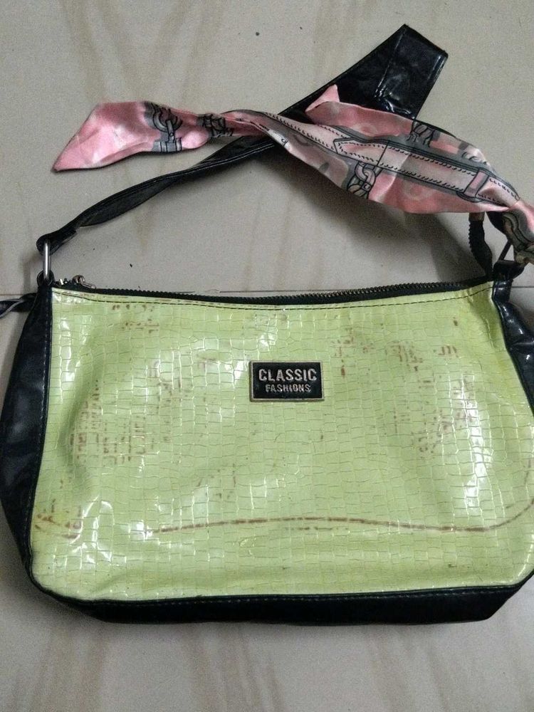 Classic Fashions Shoulder Bag