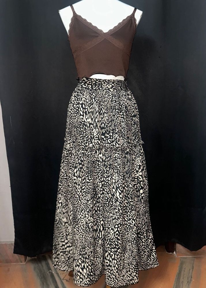 Chic Tiered Maxi Skirt with Leopard Print