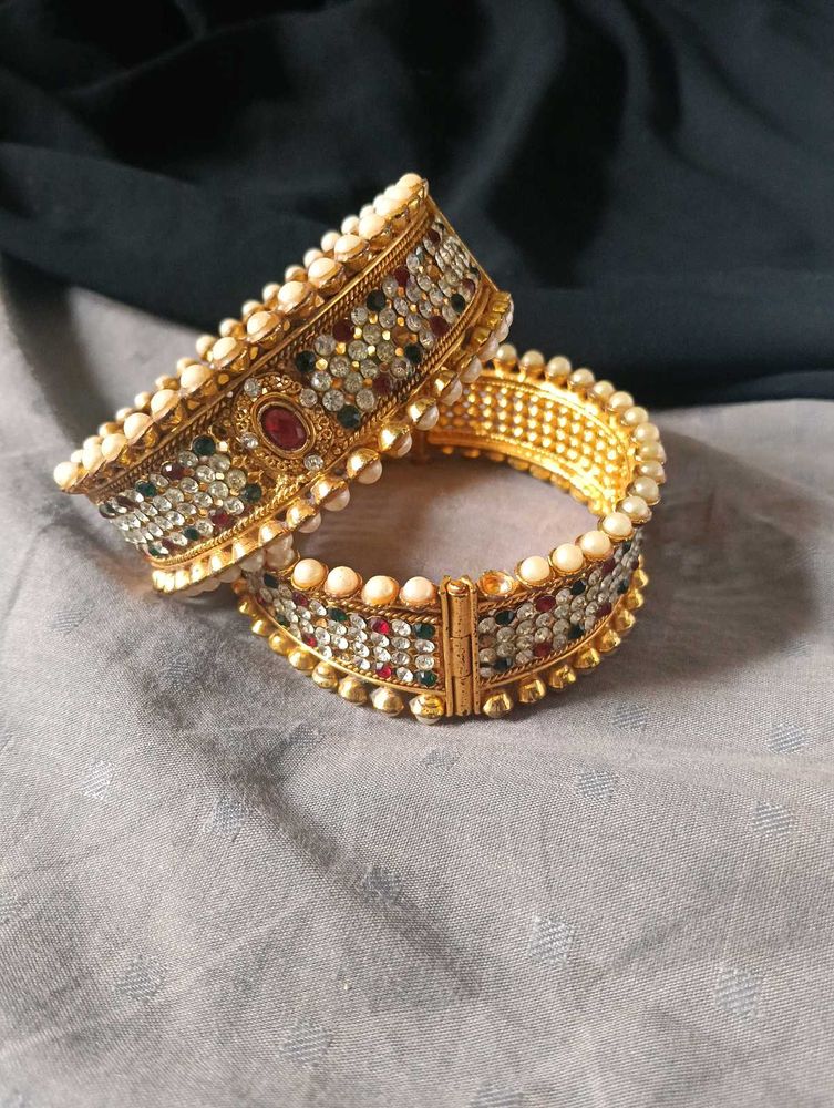 Exquisite Kundan &amp; Pearl Bangle Set