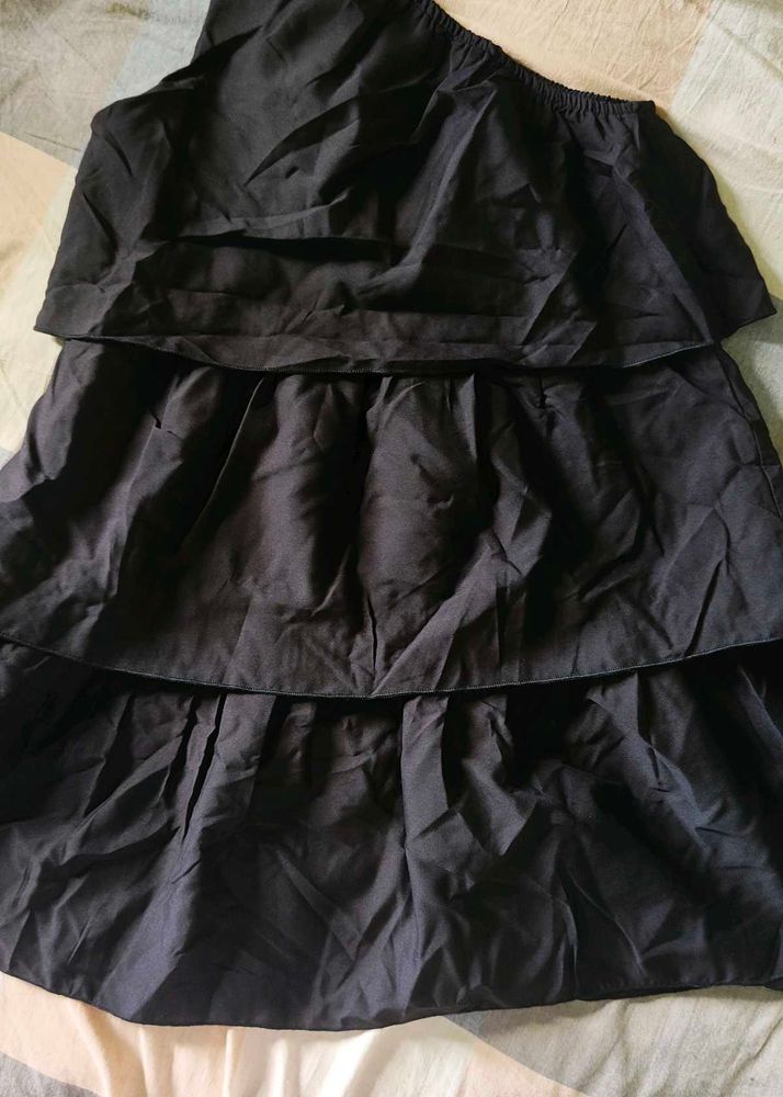 SHEIN Black Tiered One-Shoulder Dress