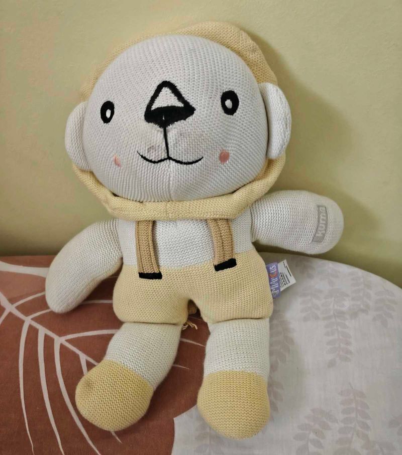 Knitted Lion Stuffed Toy
