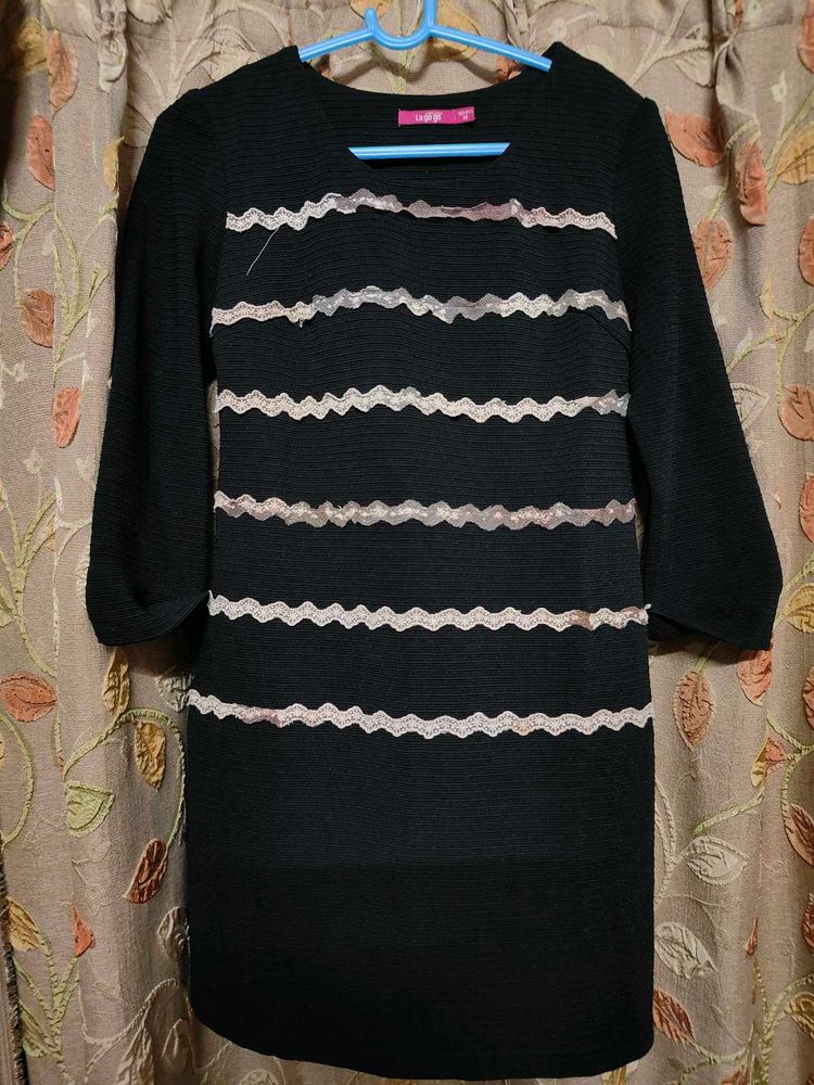 Chic Black Textured Dress with Lace Trim