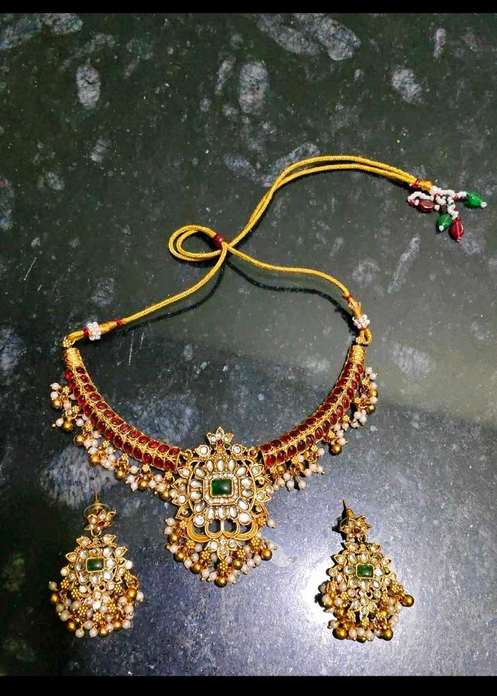 Exquisite Kundan &amp; Emerald Necklace Set