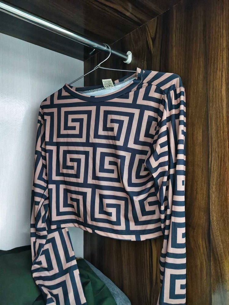 Geometric Print Long Sleeve Crop Top