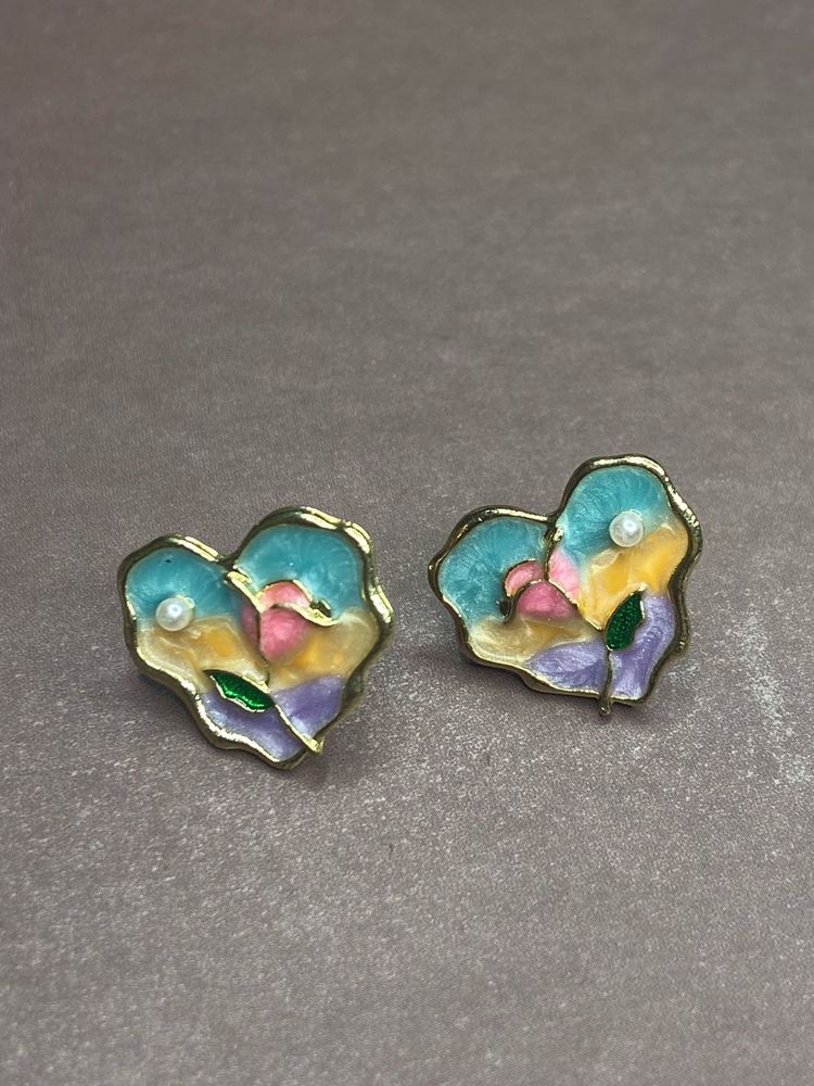 ENAMEL Vintage Heart Earrings