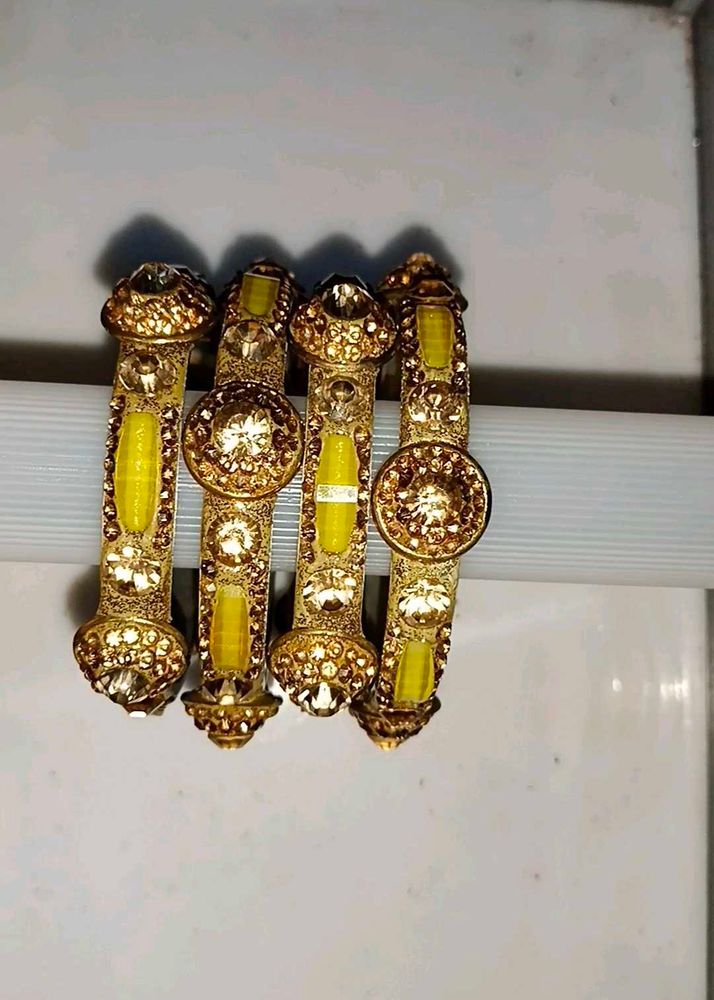 Golden Bangles (Set of 4)