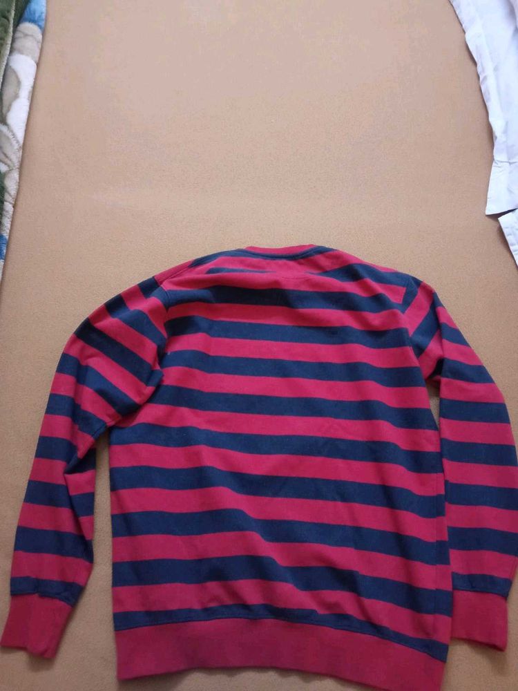 Selling Cloak And Decker Sweatshirt In ₹150