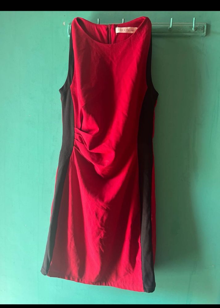 Chic Red &amp; Black Sheath Dress