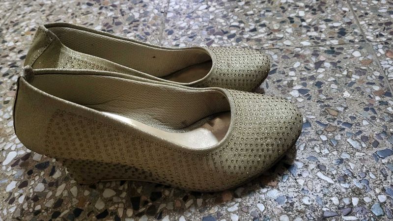 Golden Dhiman Heels Bellies