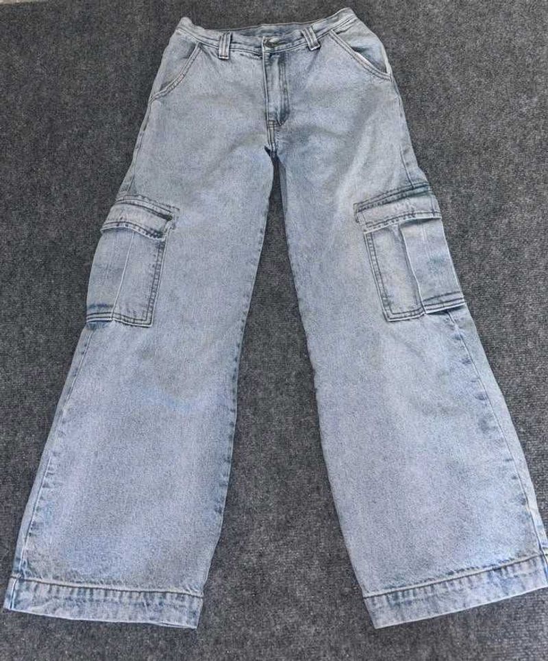 light wash women cargo jeans ◇