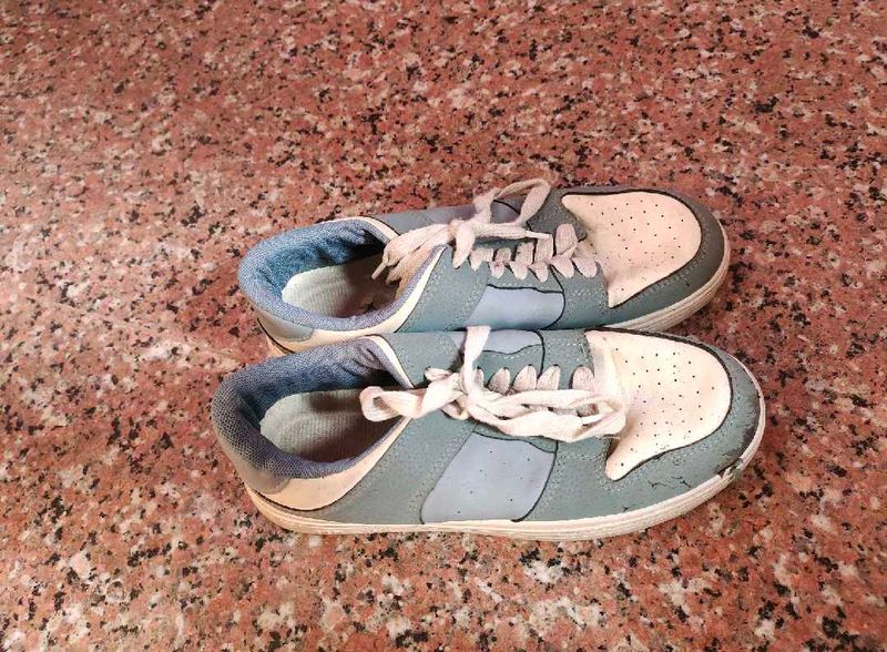 everyday sneakers for women