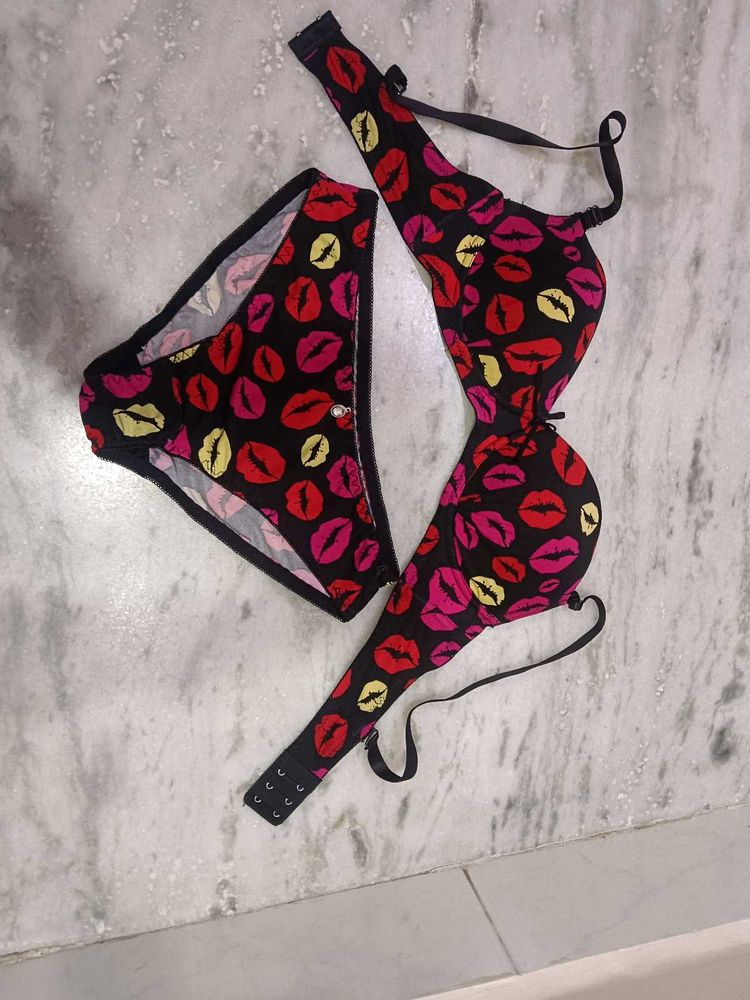 Lip Print Bra &amp; Panty Set