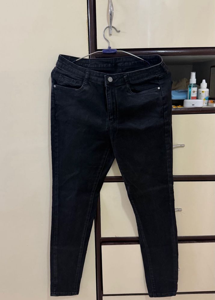 Classic Black Skinny Jeans