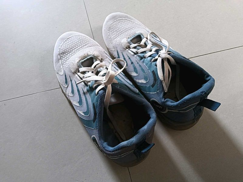 Comfortable Blue &amp; White Sneakers