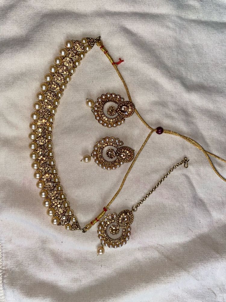 Elegant Pearl &amp; Gold Necklace Set with Earrings
