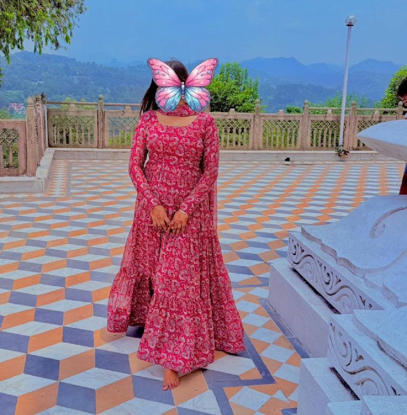 Elegant Pink Floral Kurta Set