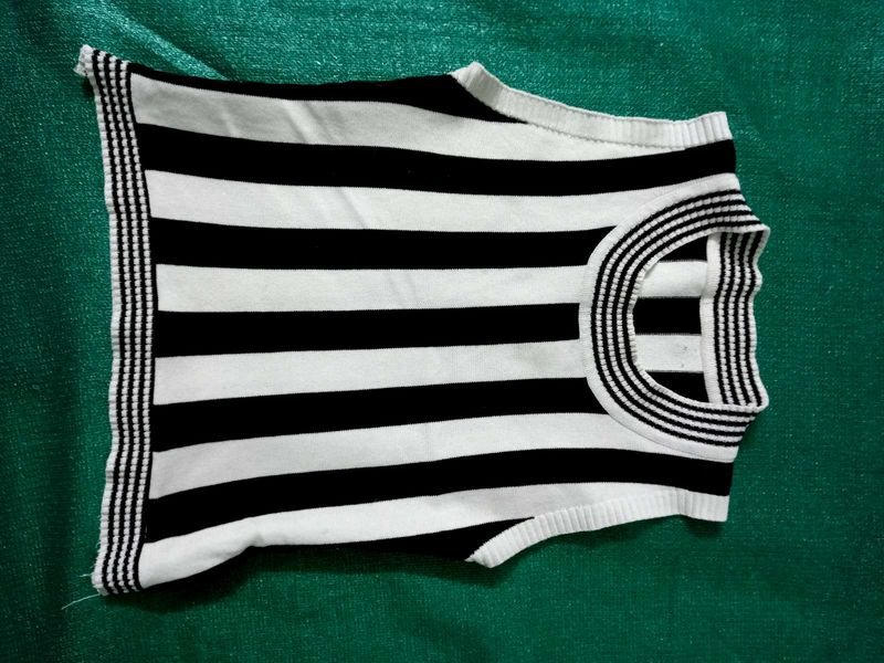Classic Black &amp; White Striped Top