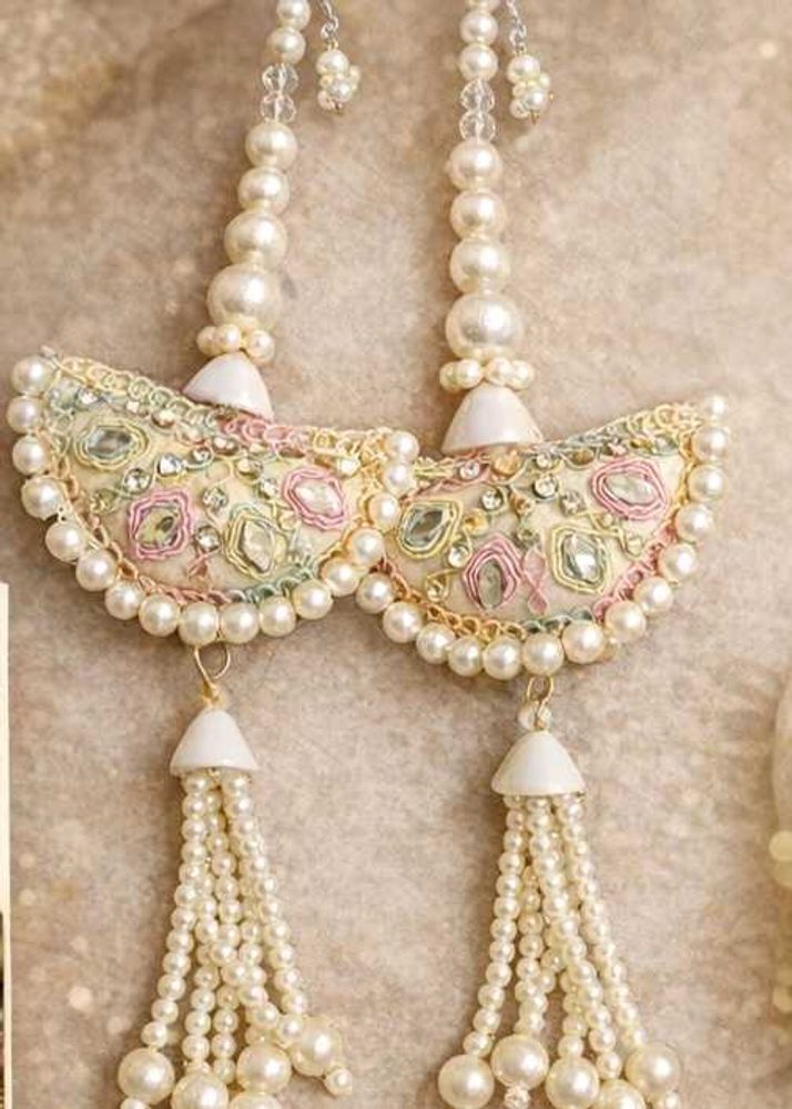 Pearl Embellished Hair Accessory