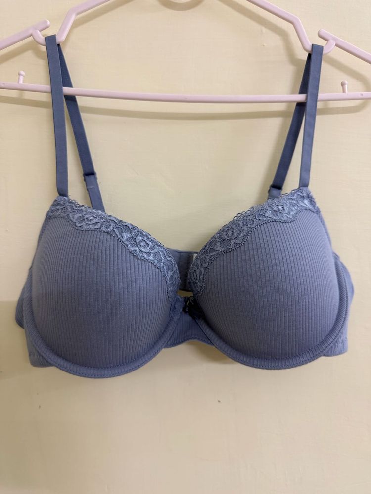 Comfortable Ribbed Bra with Lace Trim