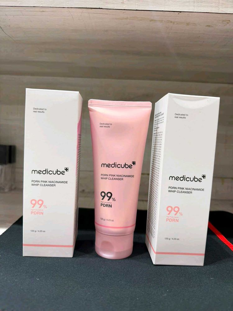 Medicube PDRN Pink Niacinamide Whip Cleanser